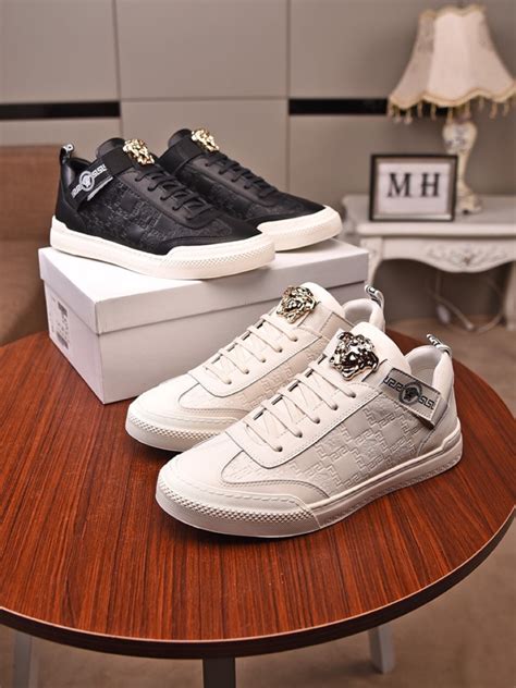 Wholesale Versace Sneakers at cheap prices 